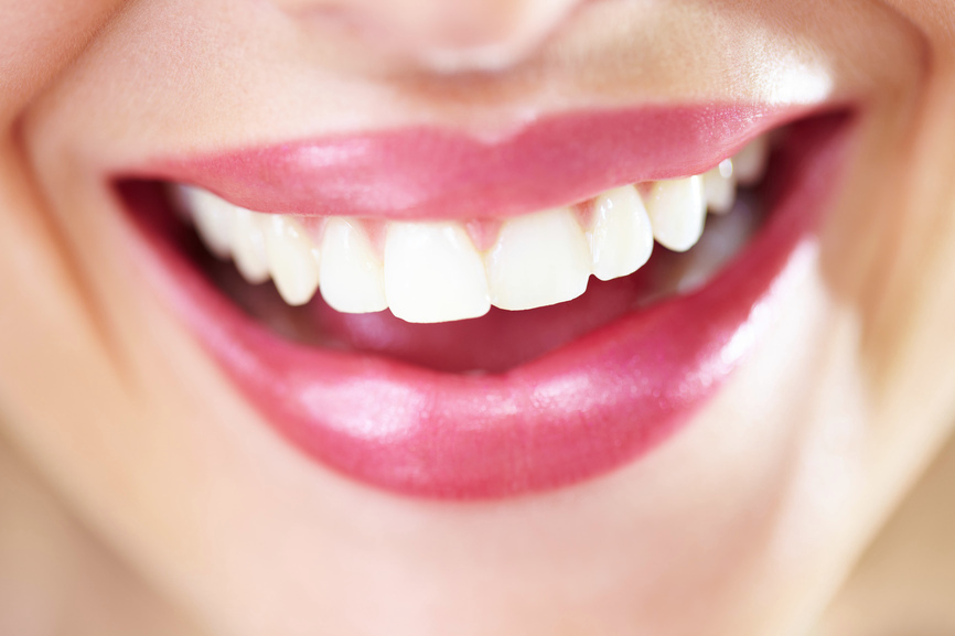 Whiten Teeth Naturally With No Dangerous Chemicals | The Healthy Home 