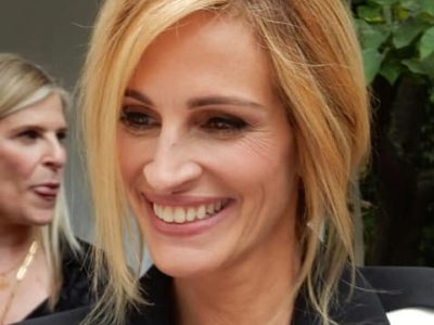 Julia Roberts Doesn't Use Toothpaste for That Megawatt Smile