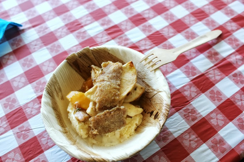 peach cobbler and ice cream