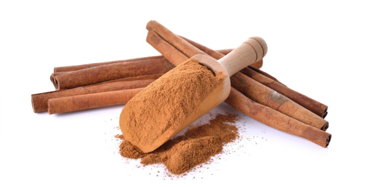 sticks of fresh ceylon and cassia cinnamon for health benefits