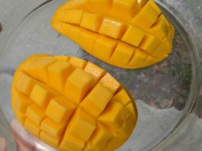 sliced mango