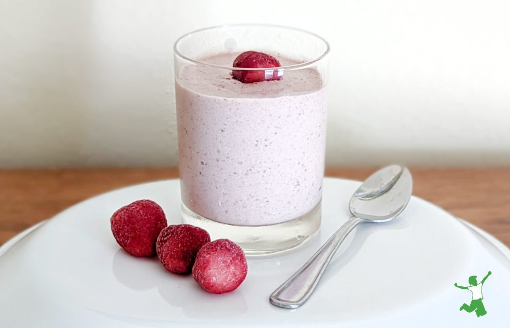 ice cream jello in dessert glass with decorative strawberries